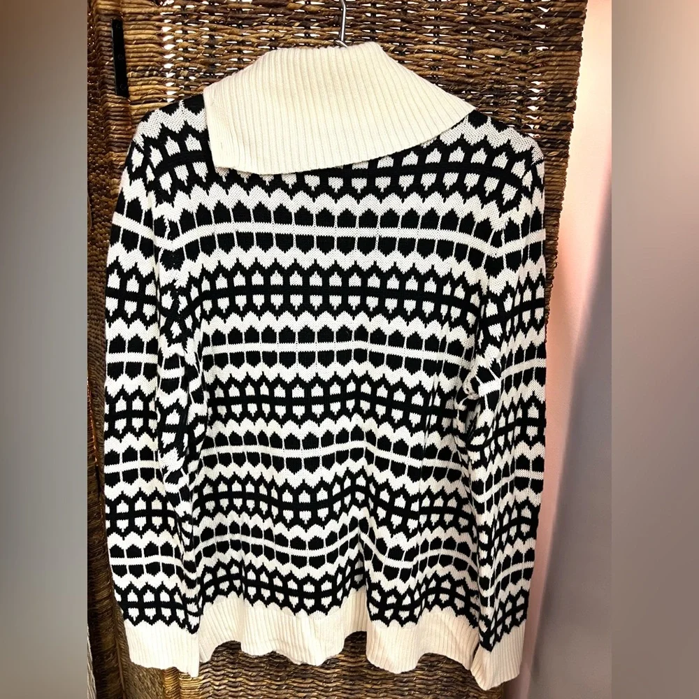 Talbots- Womens Sweater w/ Flip down‎ collar/Buttons- Size: Large, Black/White